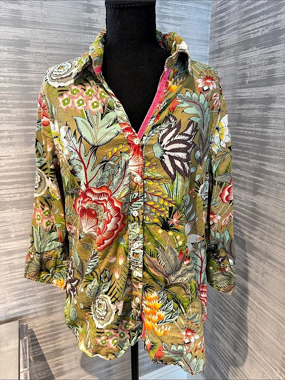 Cino 330Floral Cotton Button-Down Shirt in Green & Red